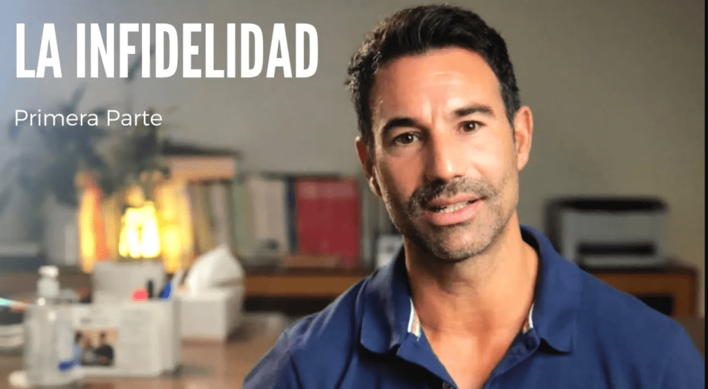 Psicólogo acompañando a una persona afectada por una infidelidad durante una sesión de terapia de pareja en Madrid